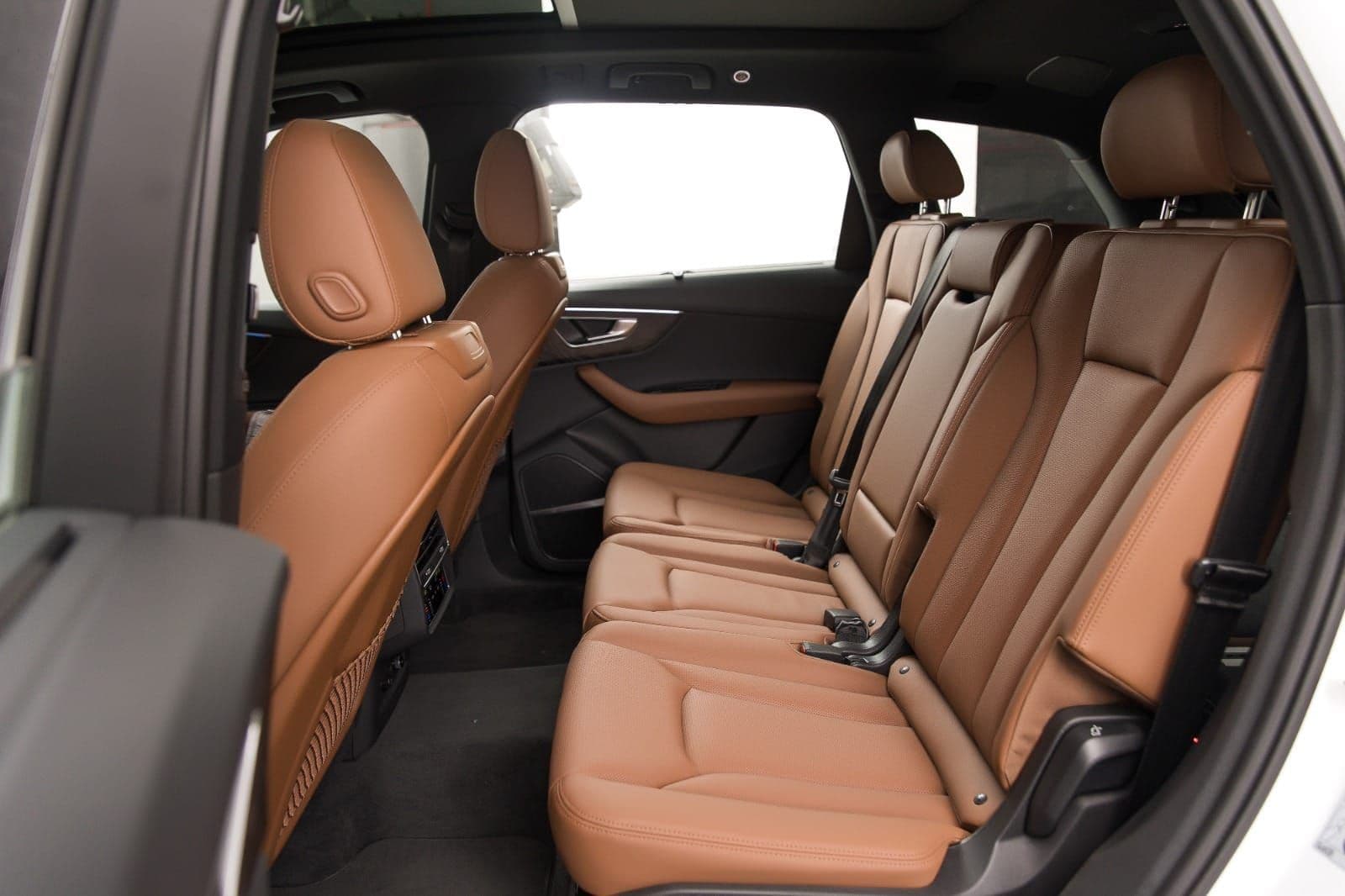 AUdi Q7 2023 rental Dubai
