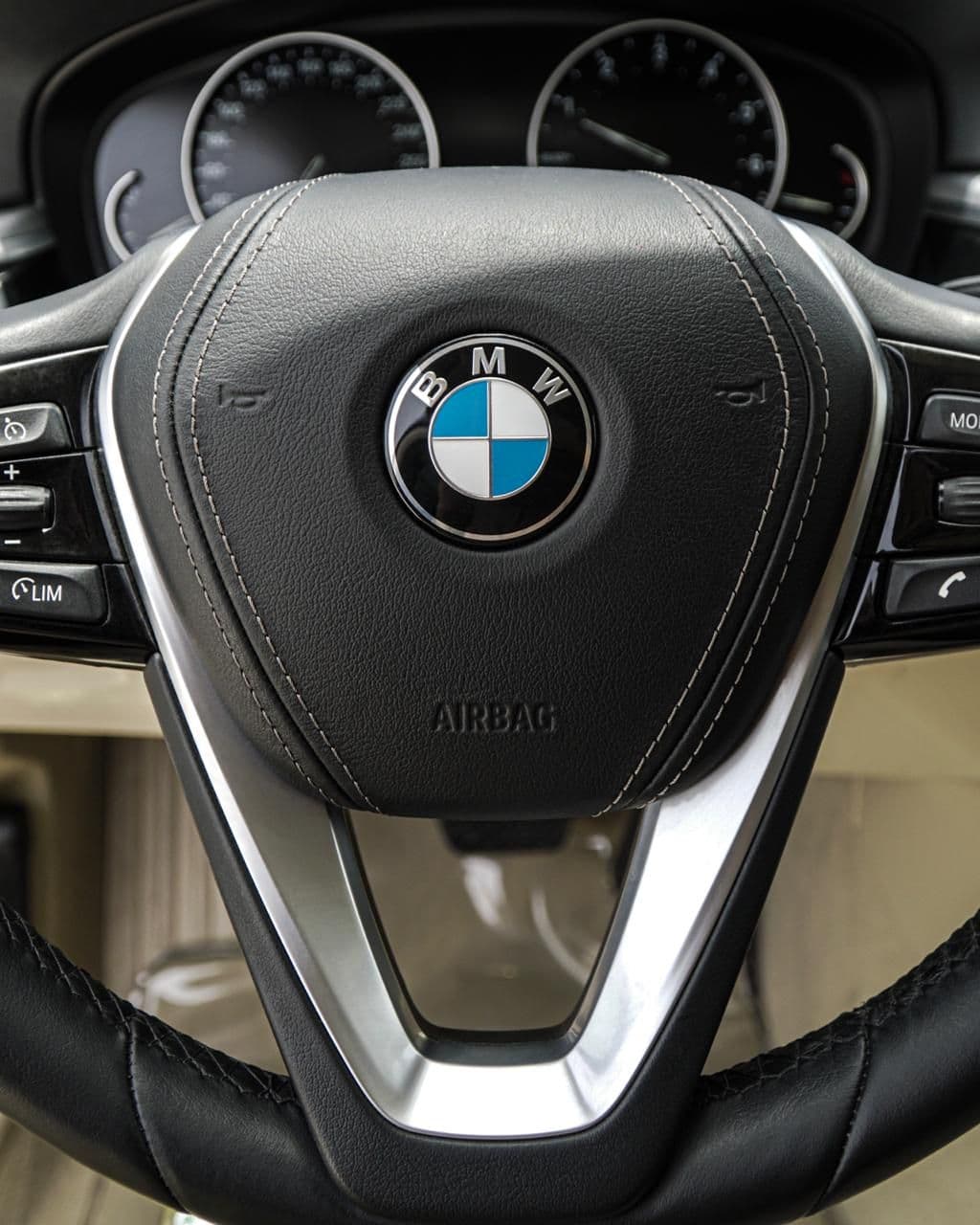 BMW 530i 2022 rental Dubai