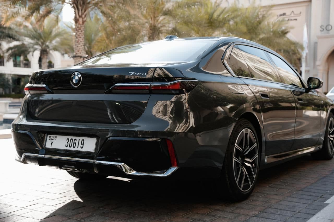 BMW 735i 2024