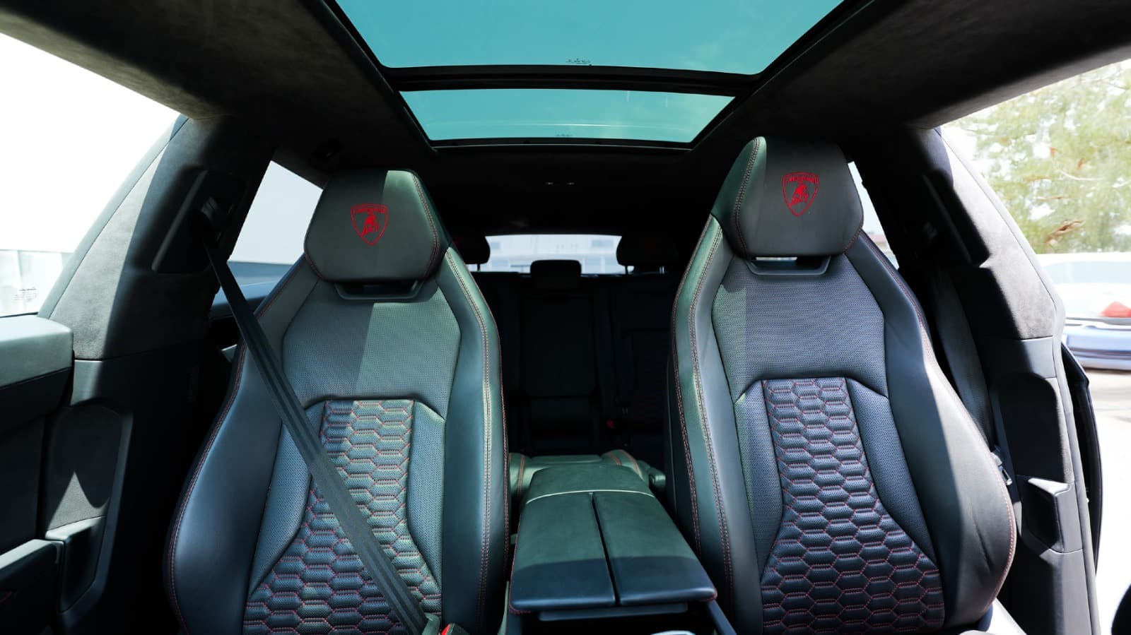 LAmborghini URUS - 2021 rental Dubai