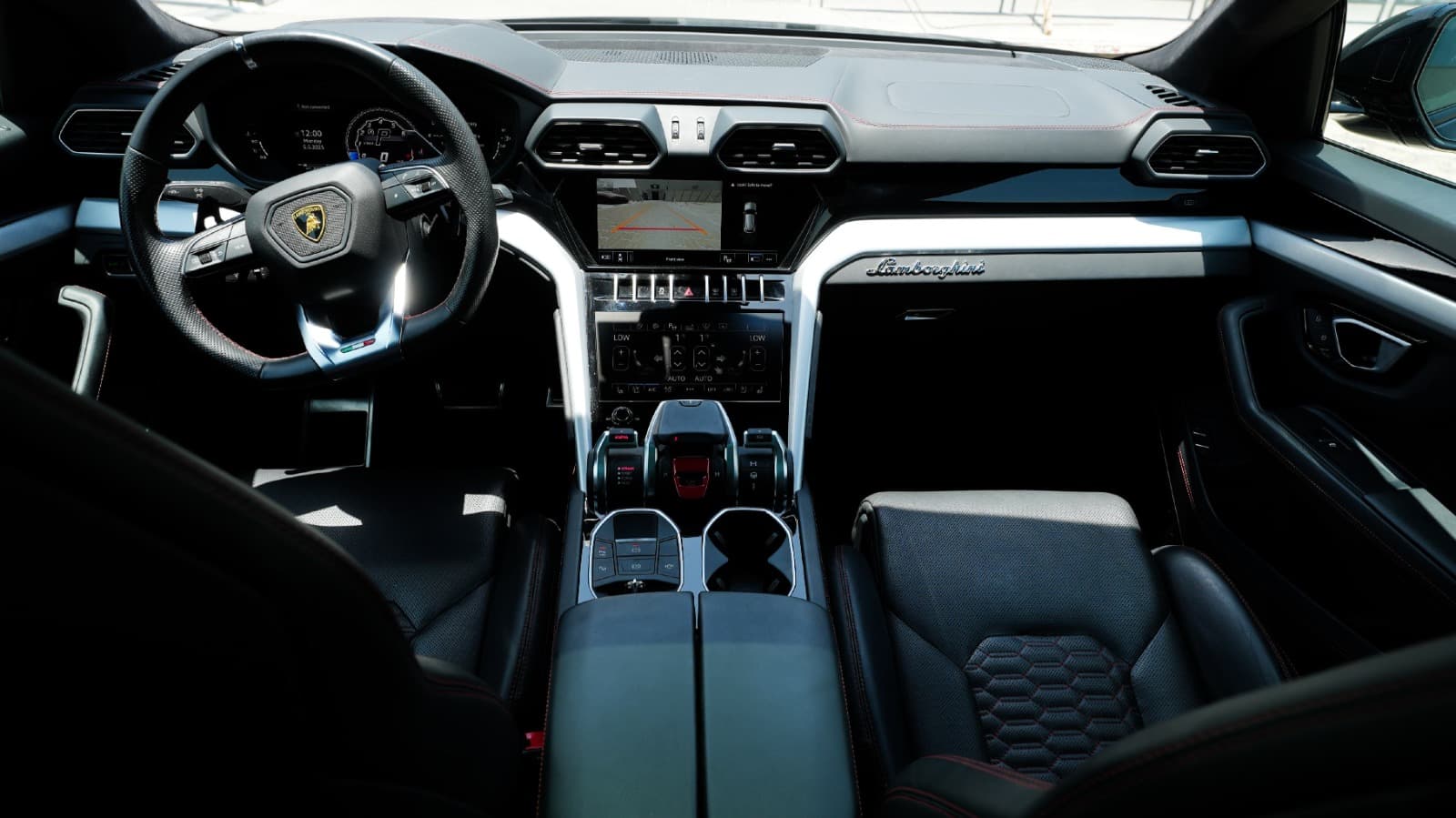 LAmborghini URUS - 2021 rental Dubai