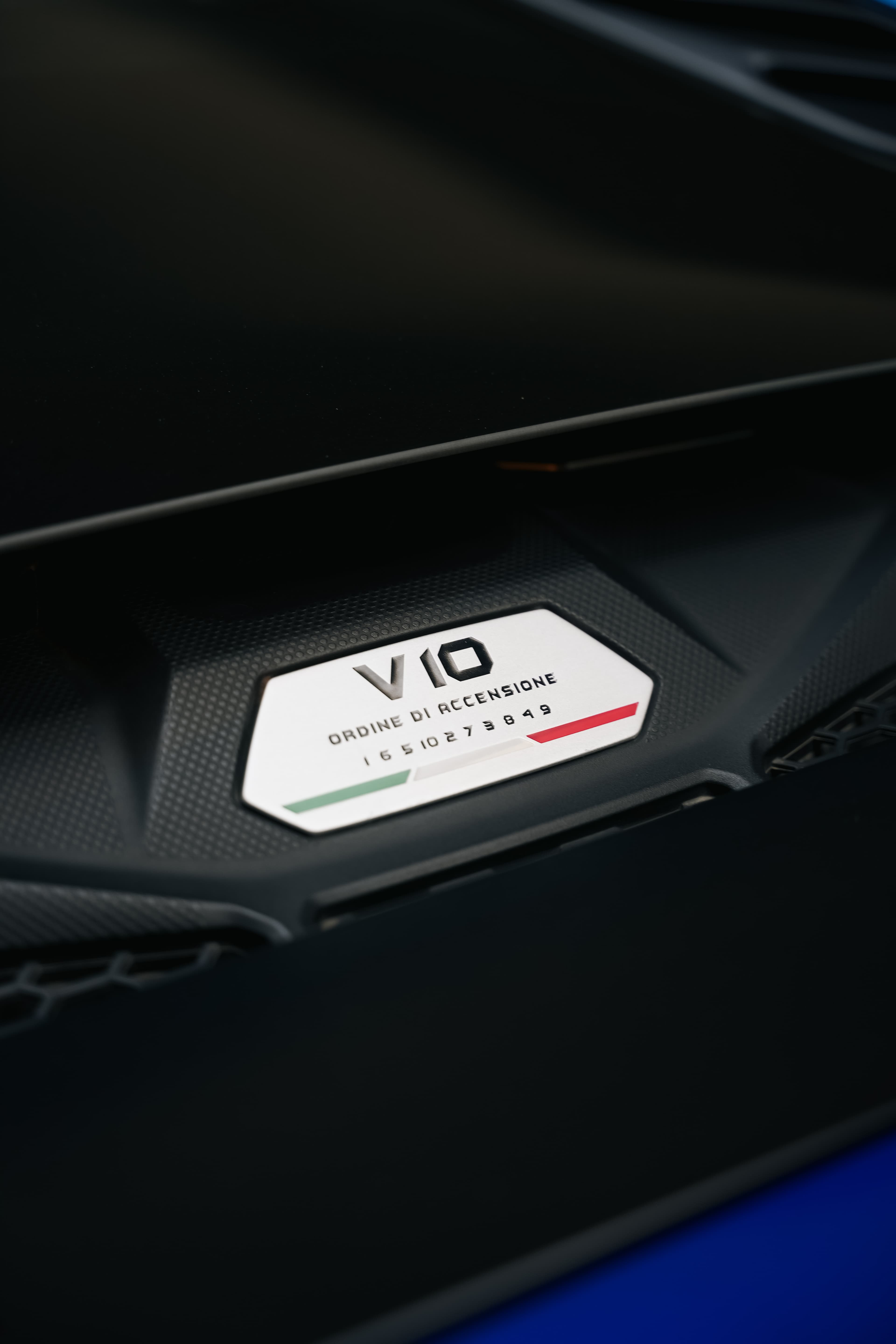LAmborghini Huracan EVO Coupe 2022 rental Dubai