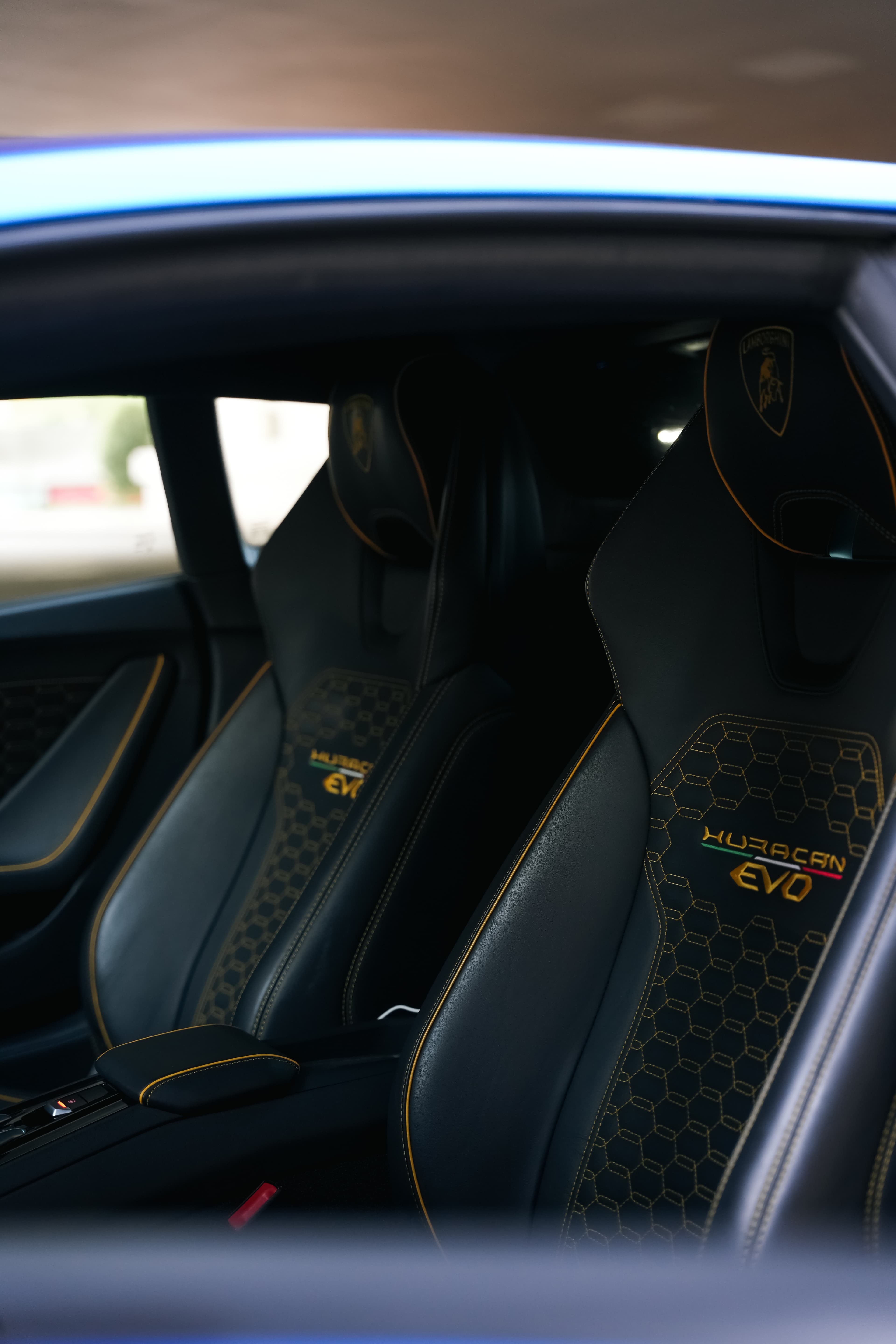 LAmborghini Huracan EVO Coupe 2022 rental Dubai