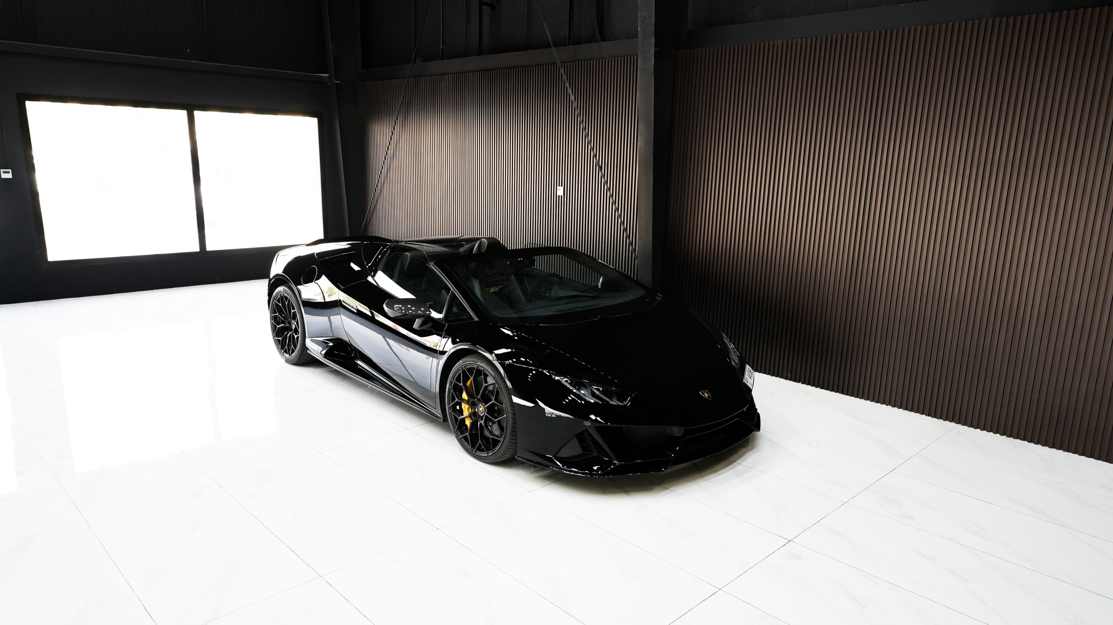 LAmborghini HURACAN Evo Spyder 2025 rental Dubai