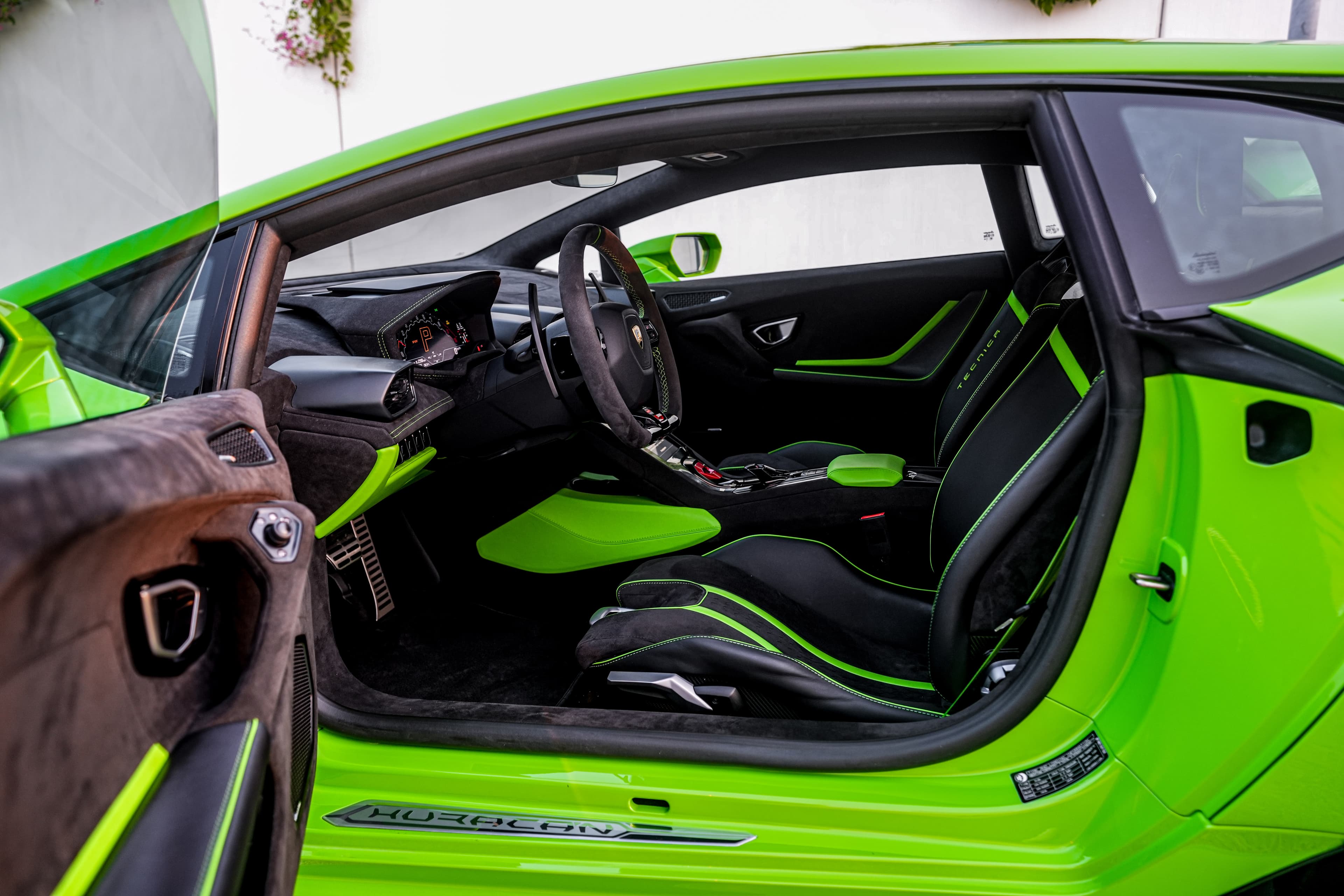 LAmborghini Huracan Tecnica 2025 rental Dubai
