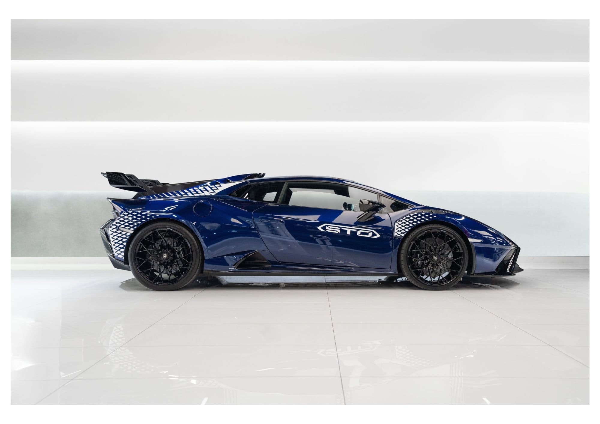 LAmborghini Huracan STO 2024 rental Dubai