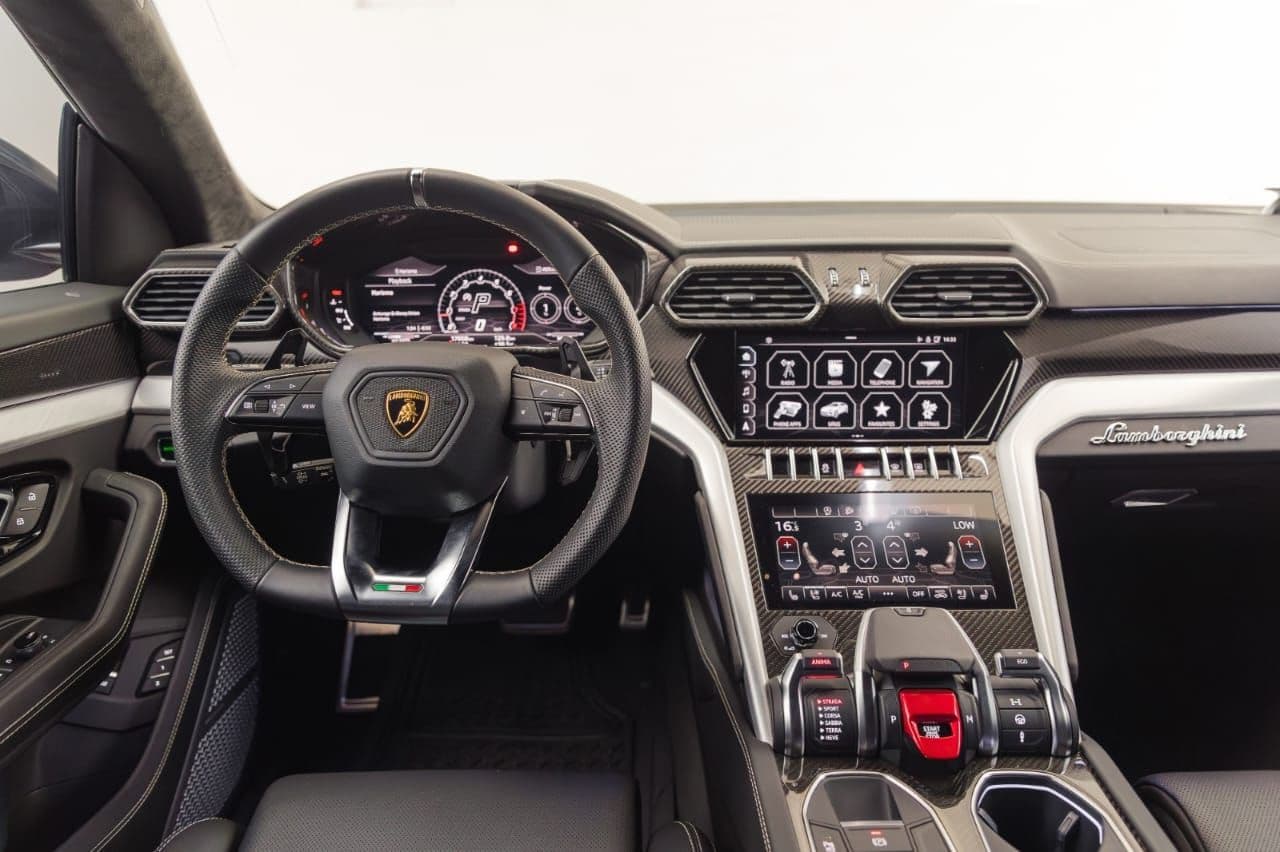 LAmborghini Urus 2023 rental Dubai