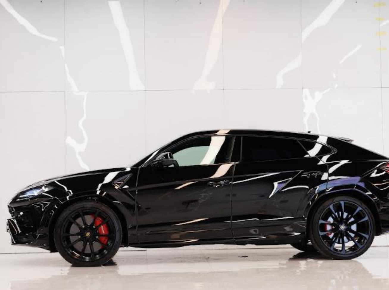LAmborghini URUS 2025 rental Dubai