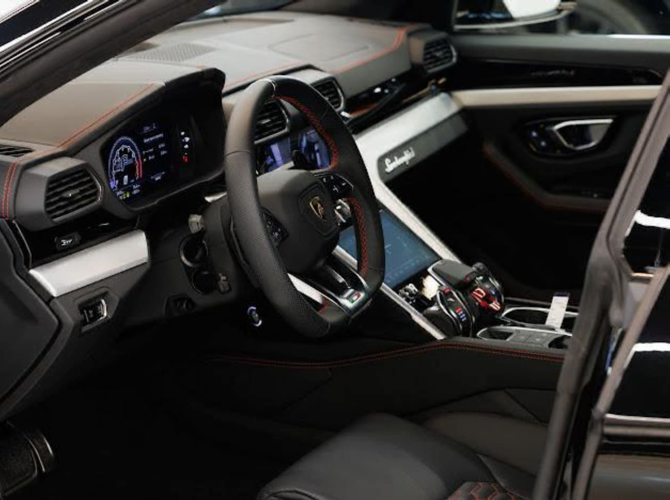 LAmborghini URUS 2025 rental Dubai