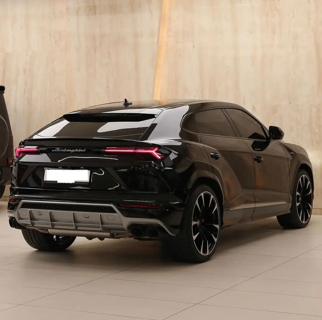 LAmborghini URUS MY20 () Black 2022 rental Dubai