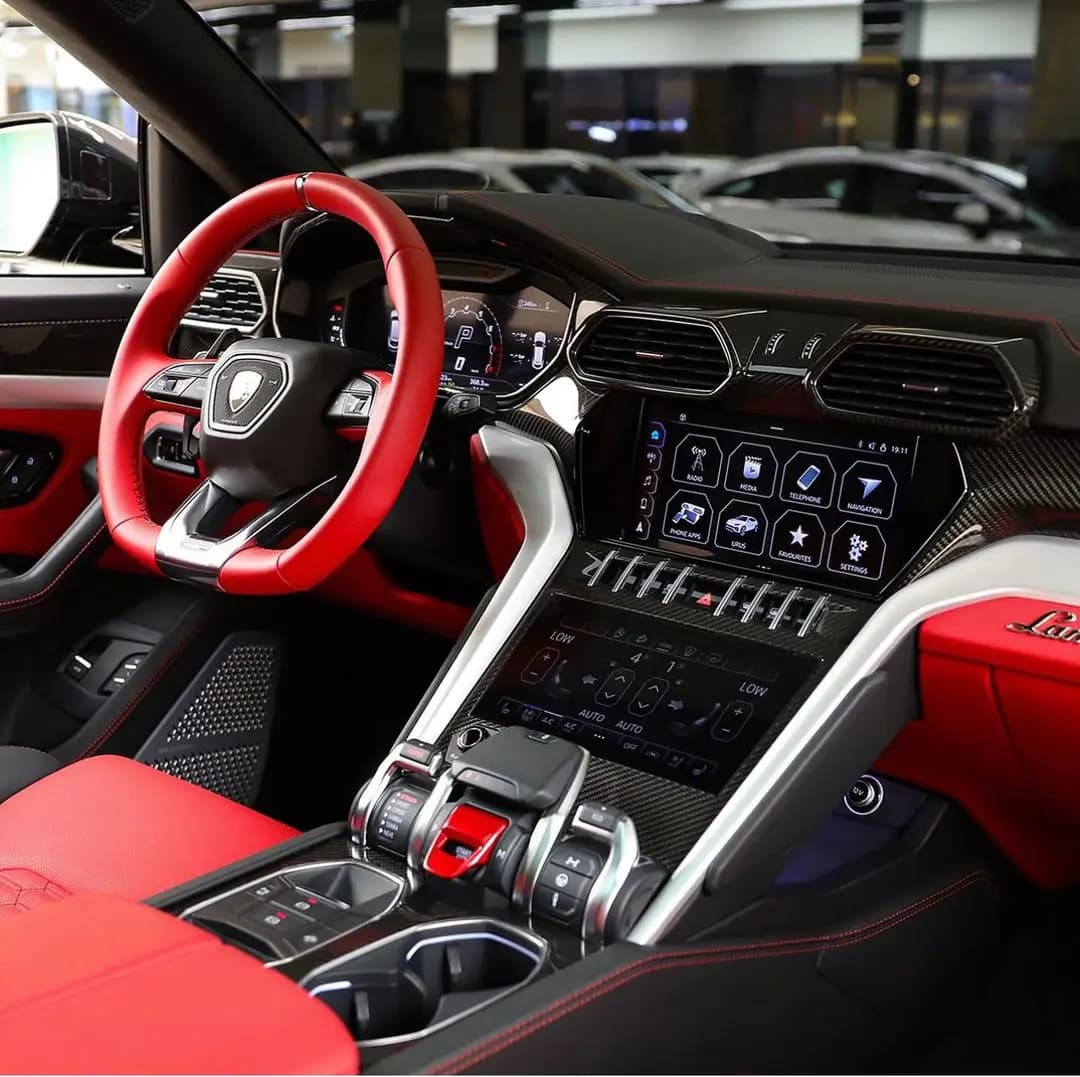 LAmborghini URUS MY20 () Black 2022 rental Dubai