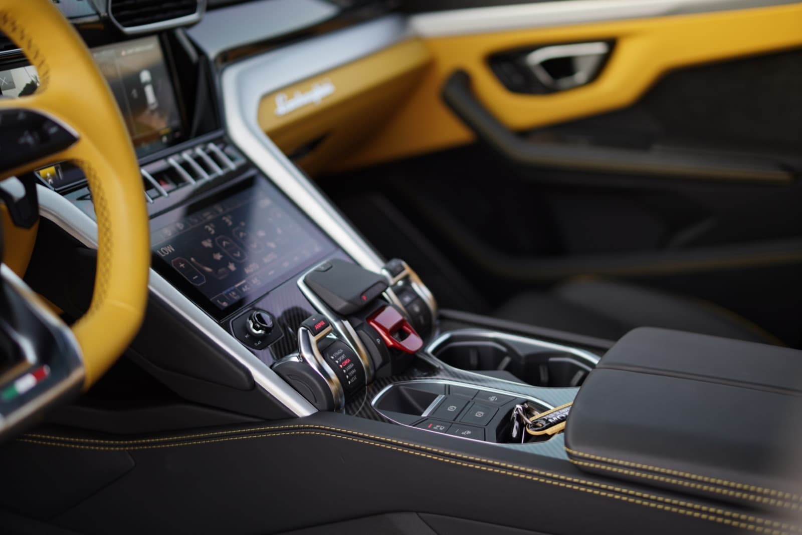 LAmborghini Urus S 2024 rental Dubai